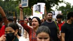 Police block thousands of 'cockroach' protesters marching on India's parliament