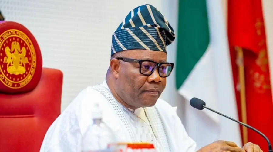 Akpabio mourns veteran journalist, Dotun Oladipo