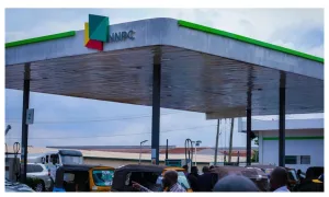 BREAKING: NNPCL filling stations reduce fuel price after Dangote Refinery cut