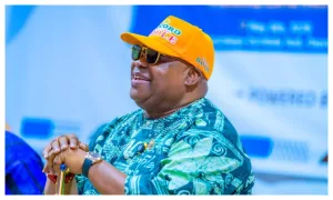 Gunfire erupts in Osogbo as hoodlums attack Gov Adeleke’s convoy