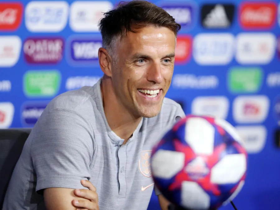 EPL: Phil Neville pinpoints Chelsea’s weakness Hull City exploited 