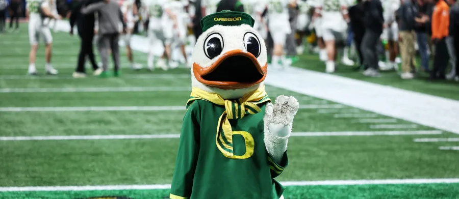 The Oregon Duck Found The Perfect Entrance To Ensure Its Head Didn't Fall Off
