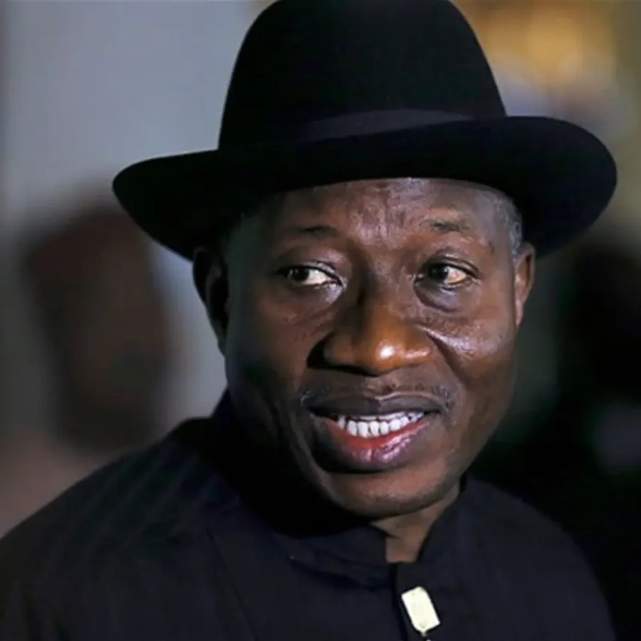 Jonathan lands at Ebonyi airport, calls for greater patronage